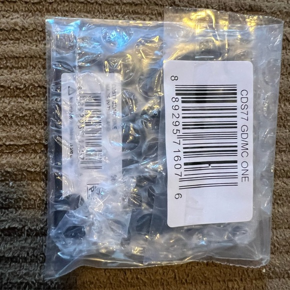 Coach Heart
With Stones Stud Earrings NWT w/packaging - Picture 4 of 4